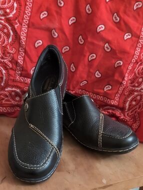 Clarks Women's Black Leather Slip-On Loafers with Contrast Stitching